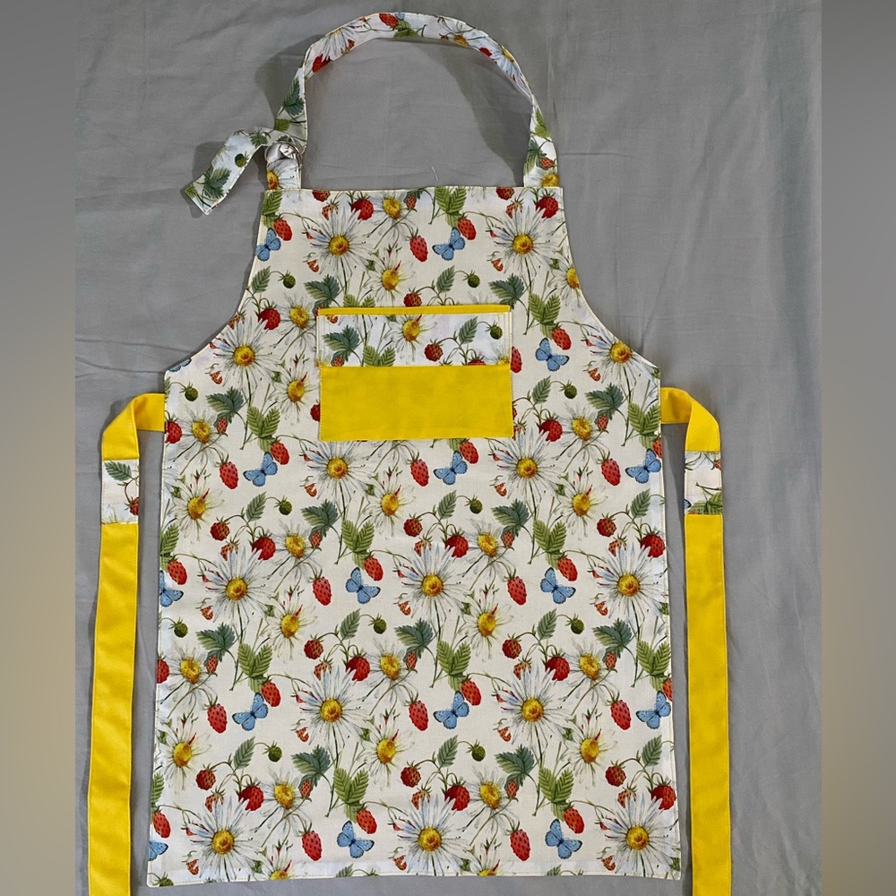 New Child Apron with Pocket - Reversible 2-Sided Custom Made Daisies/But…